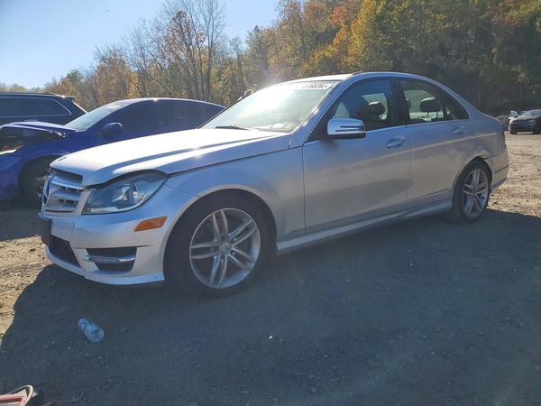2013 MERCEDES-BENZ C C300 — Front 3/4
