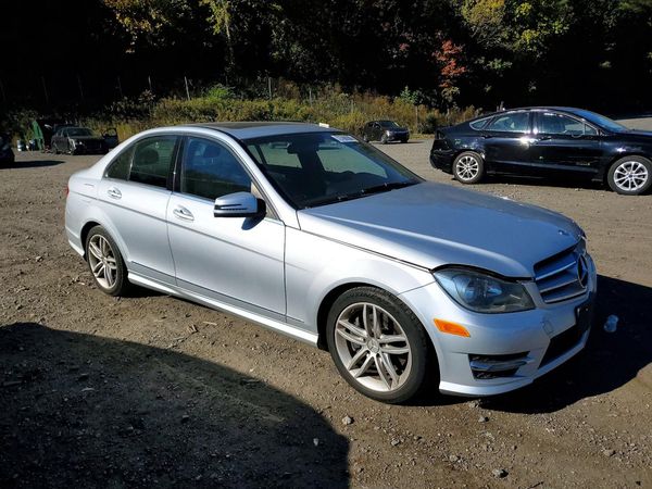 2013 MERCEDES-BENZ C C300 — Passenger 3/4