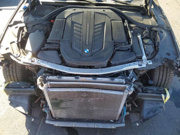 2019 BMW M760 xDrive — Engine bay