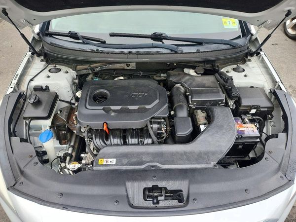 2015 HYUNDAI SONATA SE, ECO — Engine bay