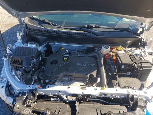 2022 CHEVROLET EQUINOX LT (1LT) — Engine bay