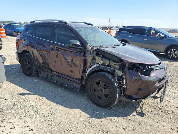 2018 TOYOTA RAV4 LE — Passenger 3/4