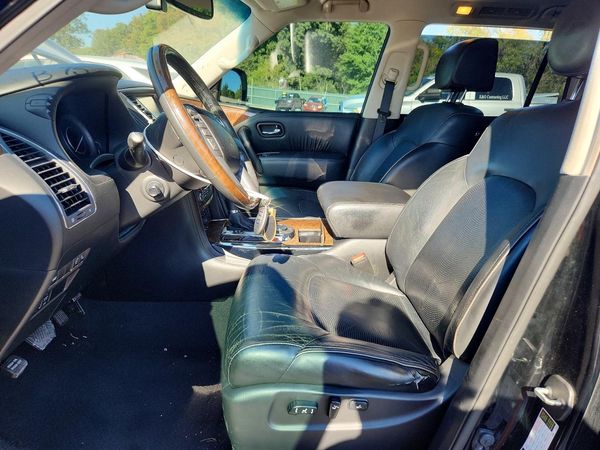2015 INFINITI QX80 — DENT