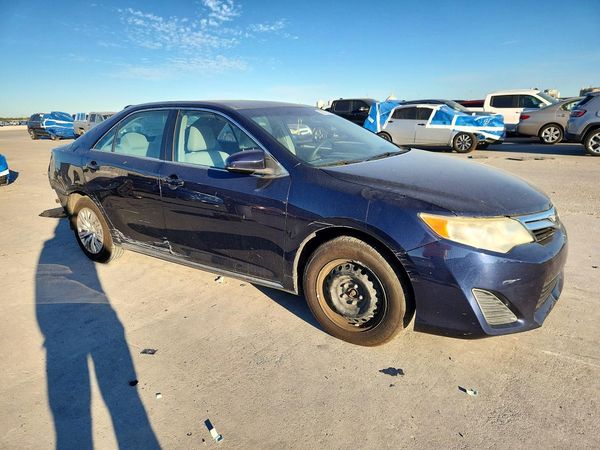 2014 TOYOTA CAMRY — Passenger 3/4