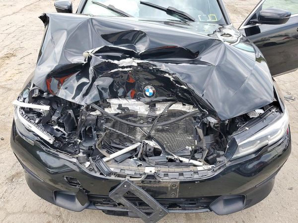 2021 BMW 3 SERIES xDrive — Engine bay