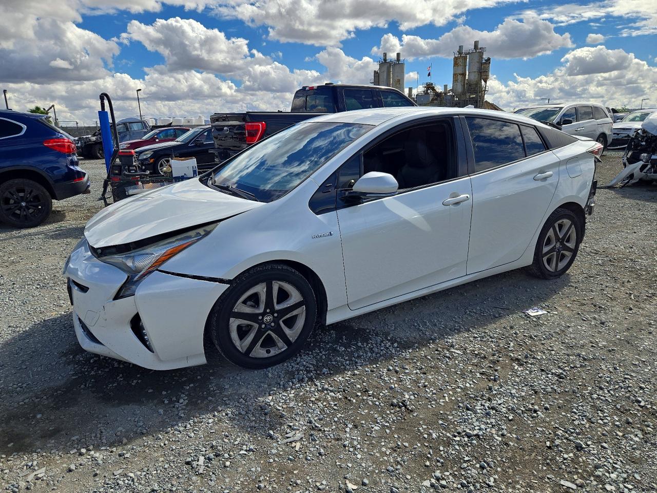 2017 TOYOTA PRIUS — Front 3/4
