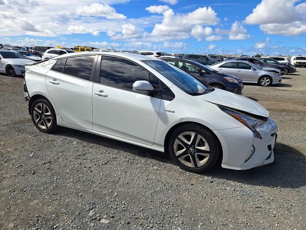 2017 TOYOTA PRIUS — Passenger 3/4