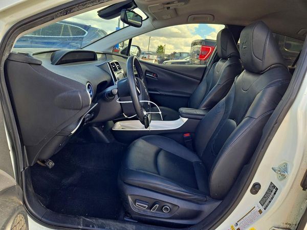 2017 TOYOTA PRIUS — DENT