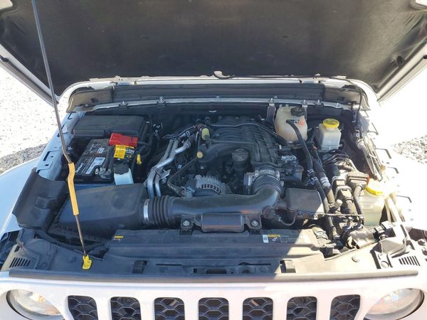 2022 JEEP GLADIATOR Sport — Engine bay