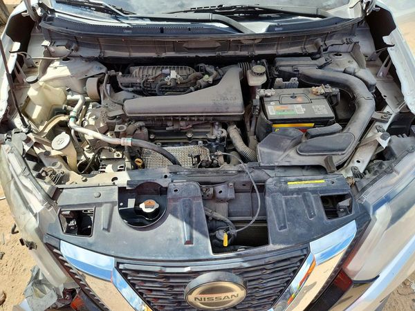 2018 NISSAN ROGUE — Engine bay