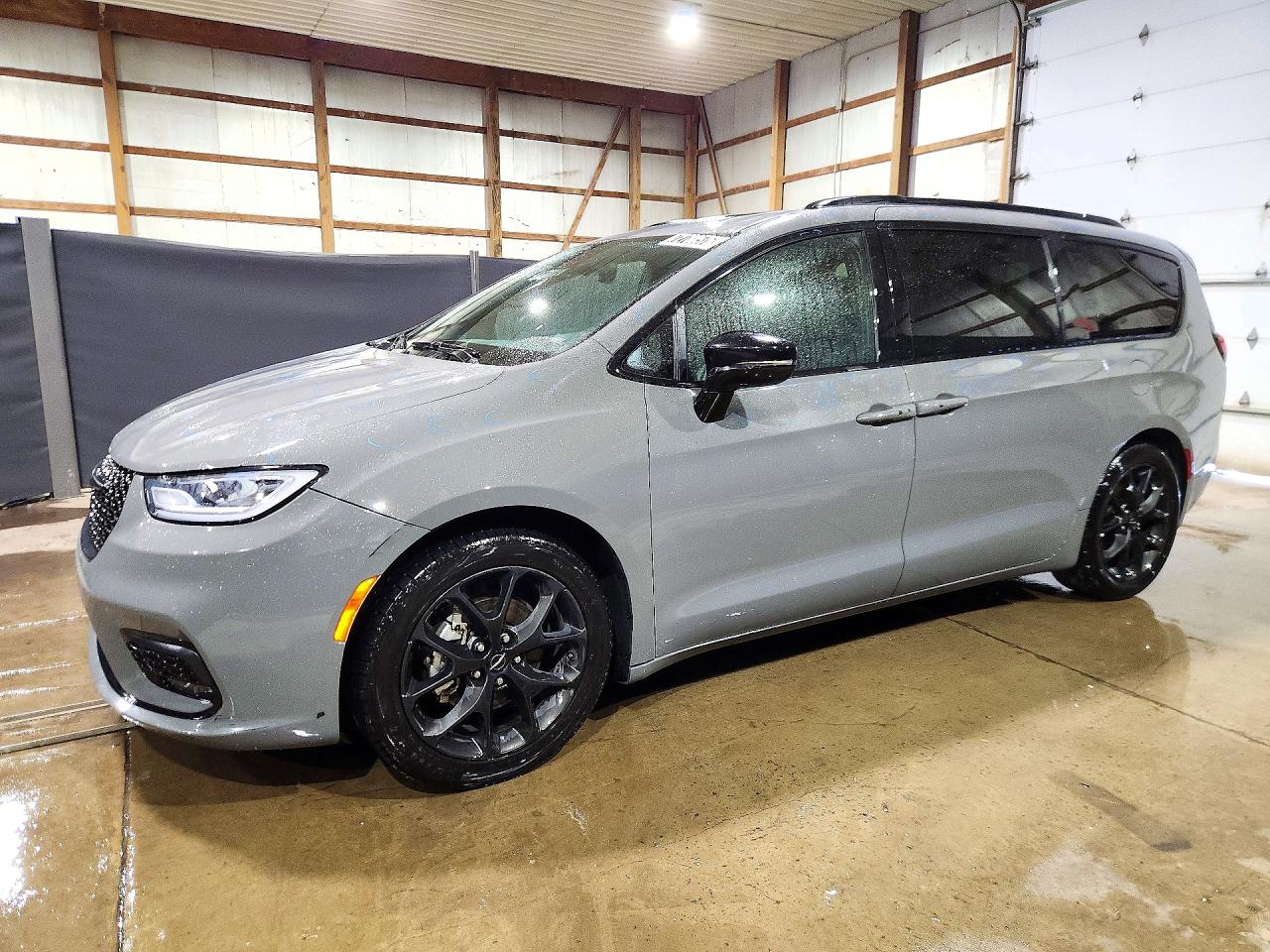2025 CHRYSLER PACIFICA Limited — Front 3/4