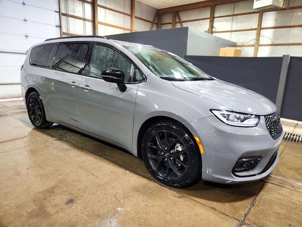 2025 CHRYSLER PACIFICA Limited — Passenger 3/4