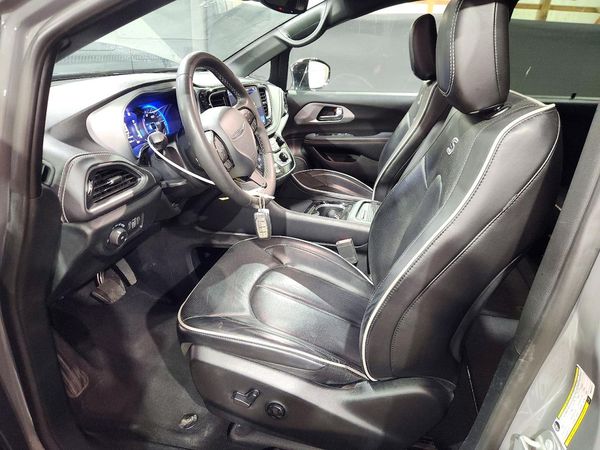 2025 CHRYSLER PACIFICA Limited — DENT