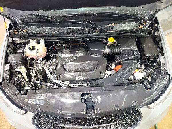 2025 CHRYSLER PACIFICA Limited — Engine bay