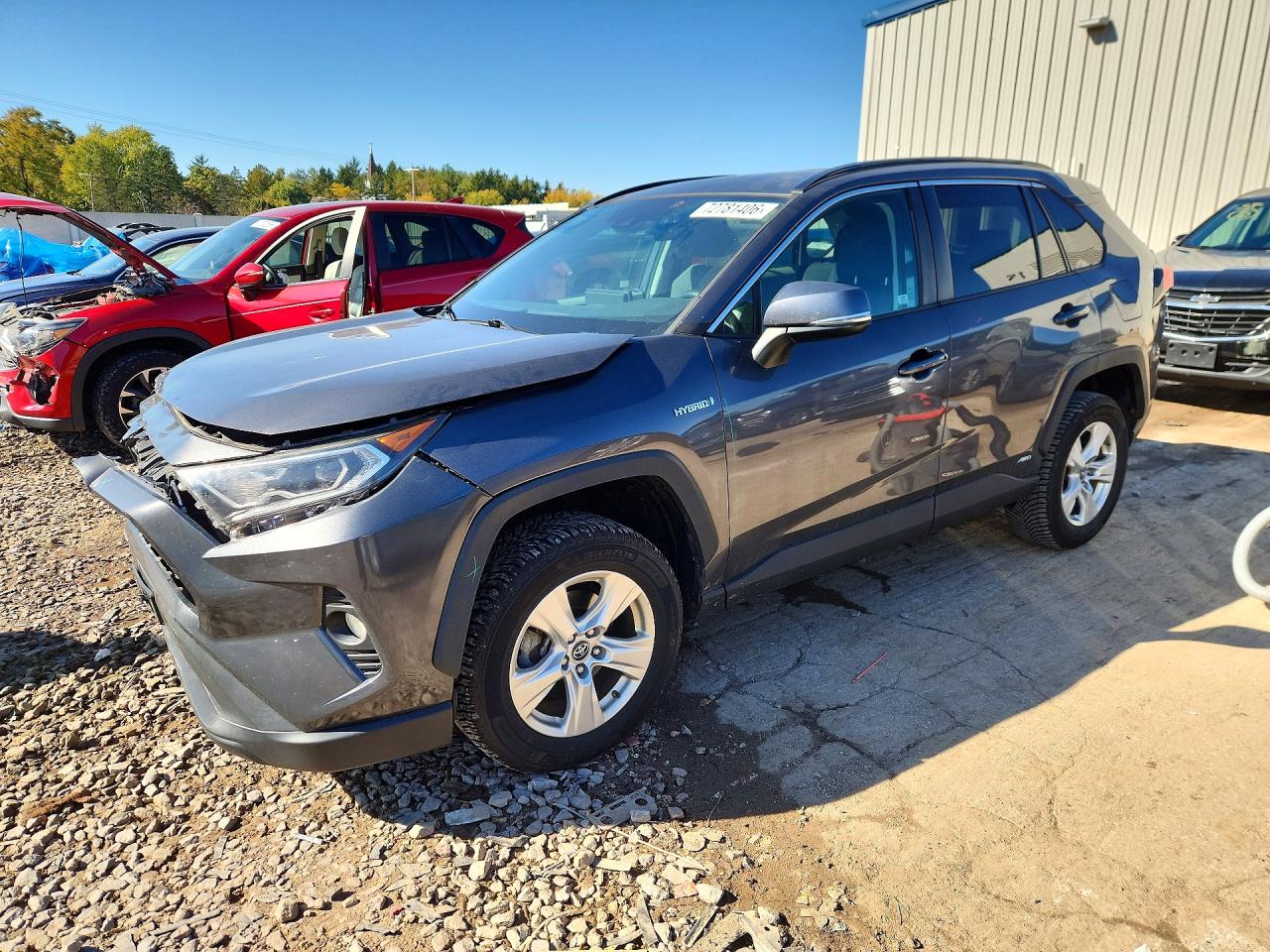 2019 TOYOTA RAV4 — Front 3/4