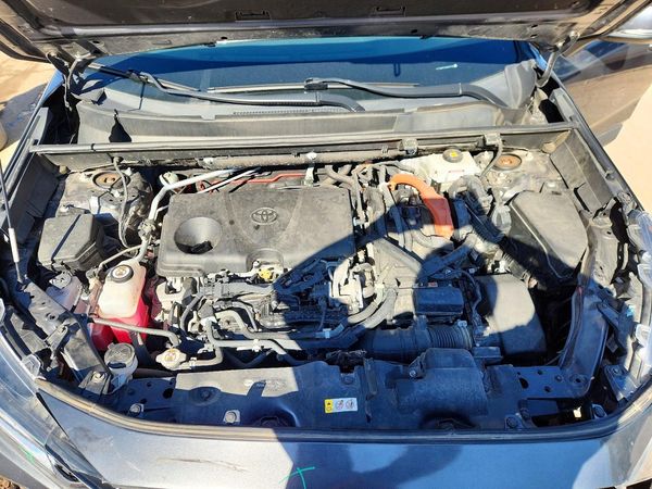 2019 TOYOTA RAV4 — Engine bay