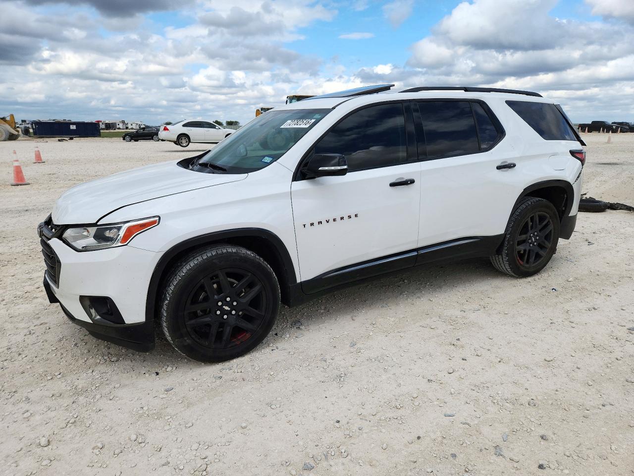 2019 CHEVROLET TRAVERSE Premier — Front 3/4