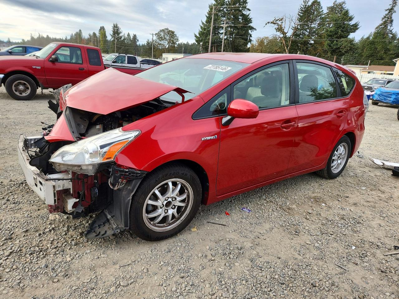 2014 TOYOTA PRIUS — Front 3/4