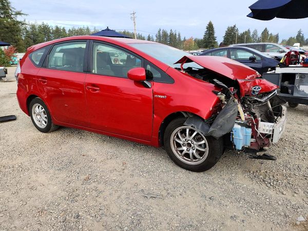 2014 TOYOTA PRIUS — Passenger 3/4