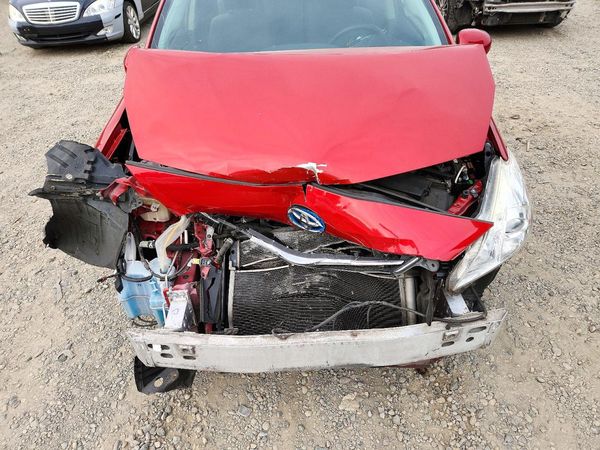 2014 TOYOTA PRIUS — Engine bay