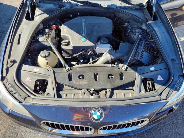2014 BMW 528 xDrive — Engine bay