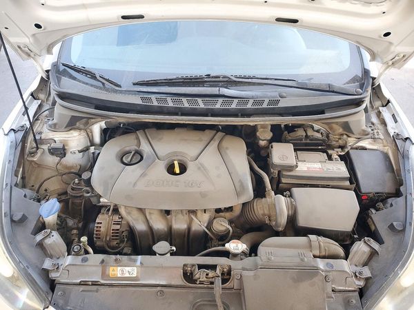 2016 HYUNDAI ELANTRA — Engine bay