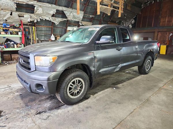 2012 TOYOTA TUNDRA SR5 — Front 3/4