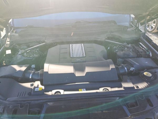 2016 LAND ROVER RANGEROVER — Engine bay