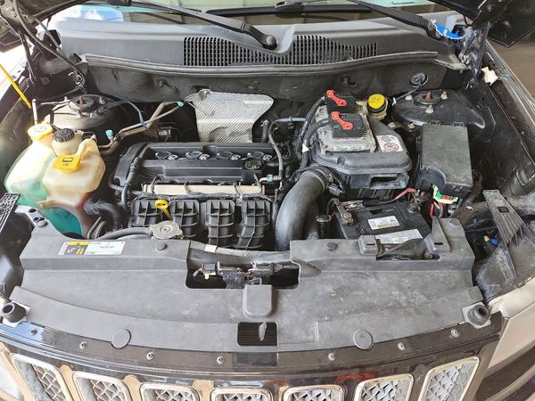 2016 JEEP COMPASS Latitude — Engine bay