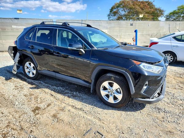 2021 TOYOTA RAV4 XLE HV — Passenger 3/4