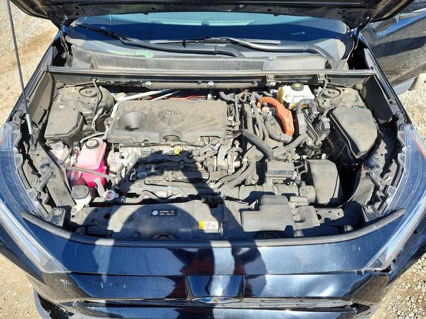 2021 TOYOTA RAV4 XLE HV — Engine bay