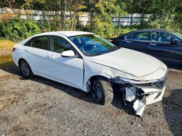 2026 HYUNDAI ELANTRA — Passenger 3/4
