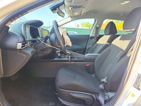 2026 HYUNDAI ELANTRA — DENT