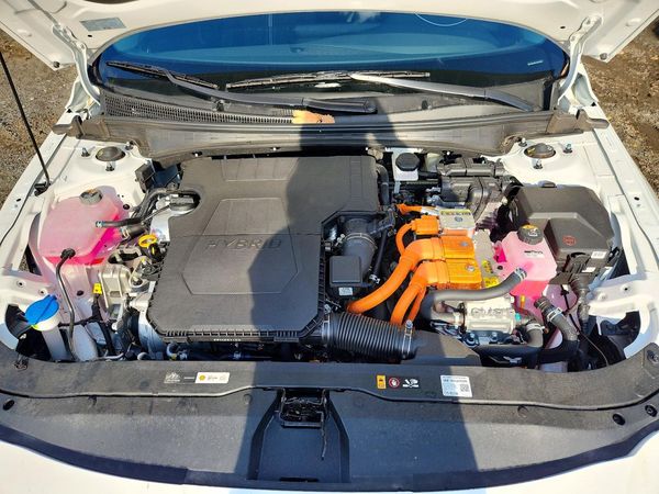 2026 HYUNDAI ELANTRA — Engine bay