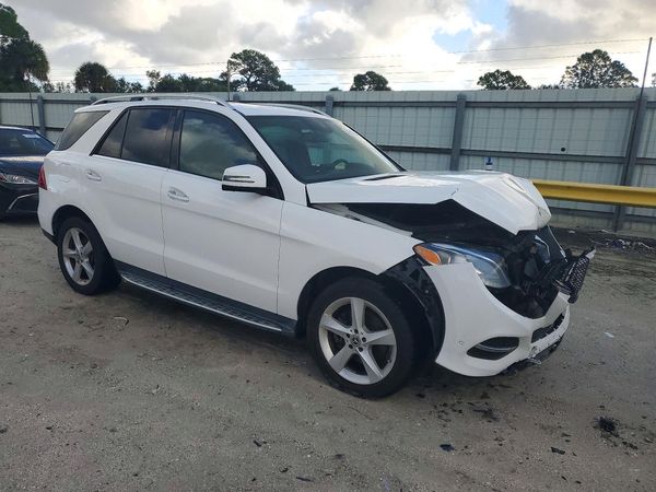 2018 MERCEDES-BENZ GLE GLE350 — Passenger 3/4