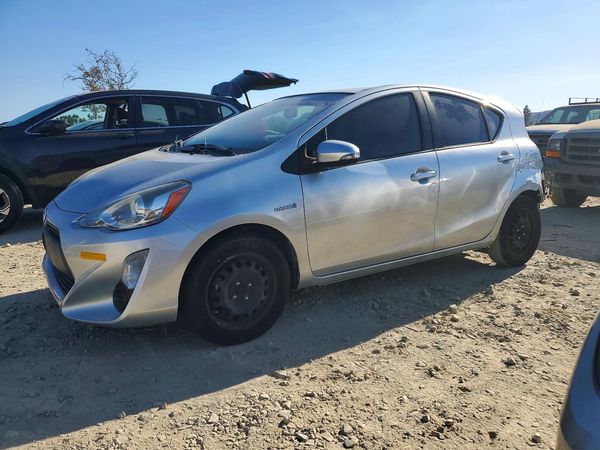 2015 TOYOTA PRIUS C ON — Front 3/4
