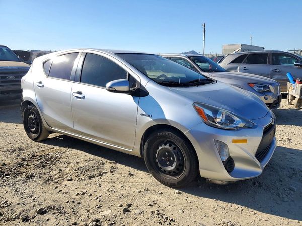2015 TOYOTA PRIUS C ON — Passenger 3/4