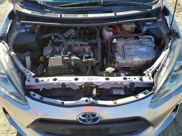 2015 TOYOTA PRIUS C ON — Engine bay