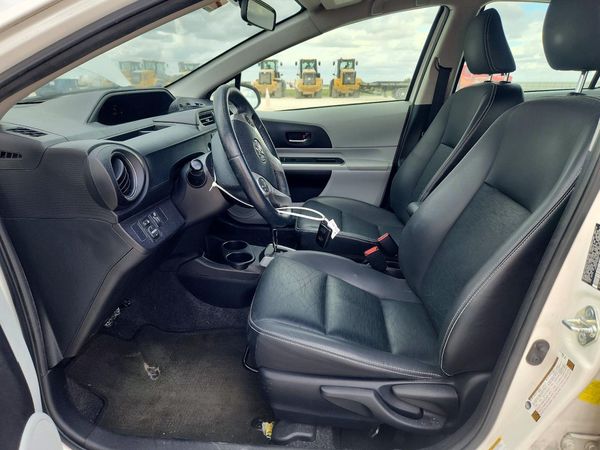 2014 TOYOTA PRIUS — DENT