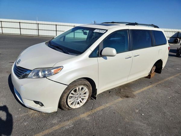 2017 TOYOTA SIENNA — Front 3/4