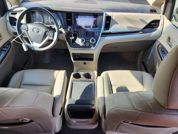 2017 TOYOTA SIENNA — CKPT