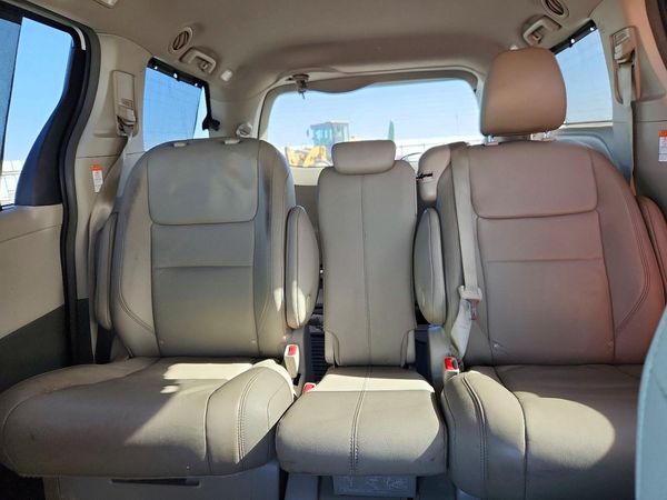 2017 TOYOTA SIENNA — SUVN