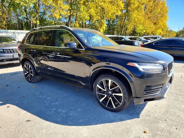 2018 VOLVO XC90 Momentum — Passenger 3/4