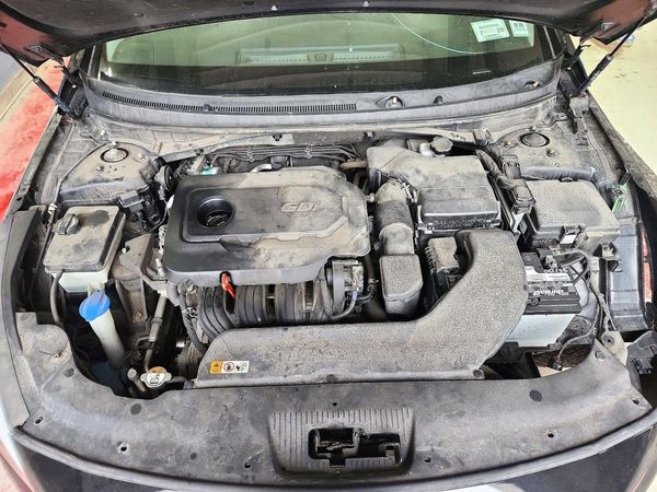 2017 HYUNDAI SONATA SE, Eco — Engine bay