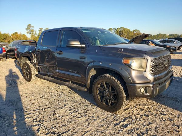2018 TOYOTA TUNDRA SR5 — Passenger 3/4