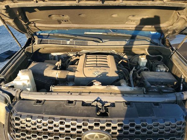 2018 TOYOTA TUNDRA SR5 — Engine bay