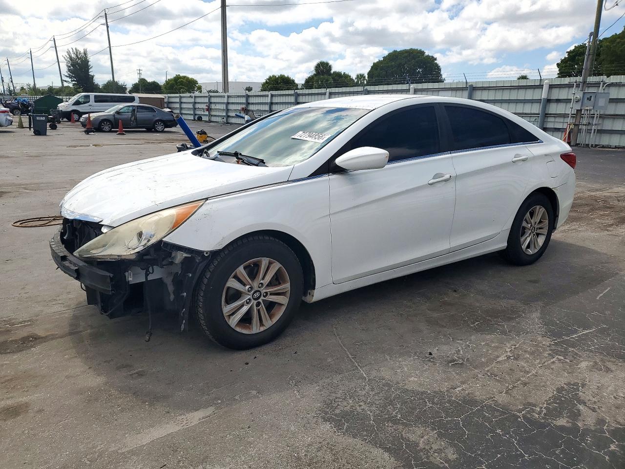 2013 HYUNDAI SONATA GLS/ GLS Popular — Front 3/4