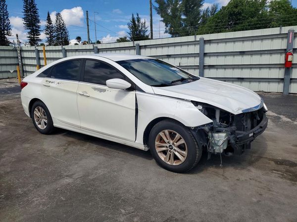 2013 HYUNDAI SONATA GLS/ GLS Popular — Passenger 3/4