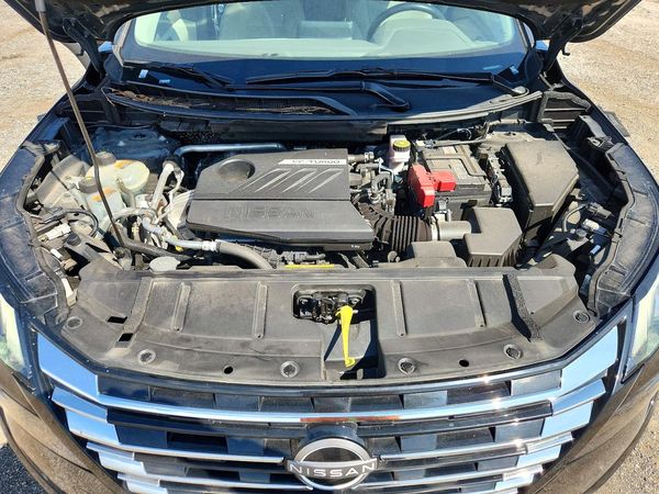 2025 NISSAN ROGUE SV — Engine bay