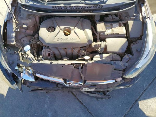 2014 HYUNDAI ELANTRA GLS(Middle) — Engine bay